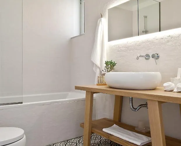 Elements Willa Lardos