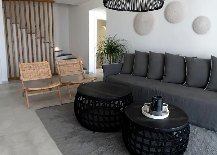 Willa Elements Lardos