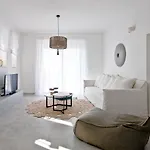 Elements Лардос