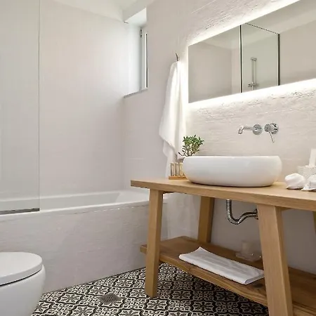 Elements וילה לרדוס